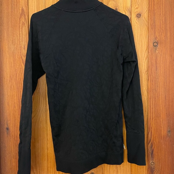 Lululemon half zip up - Picture 5 of 6